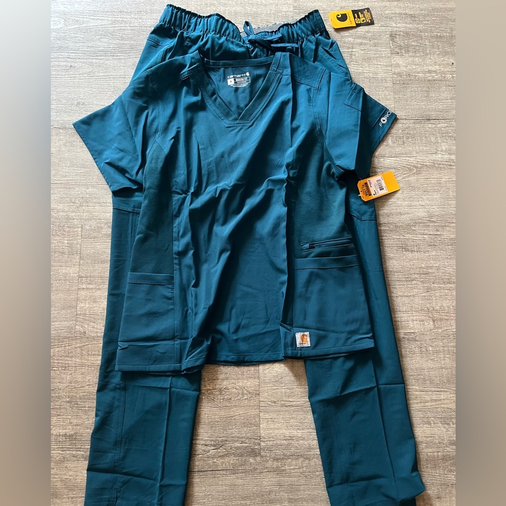 NEW women’s Carhartt TEAL Utility SCRUBS SET with Pockets - M